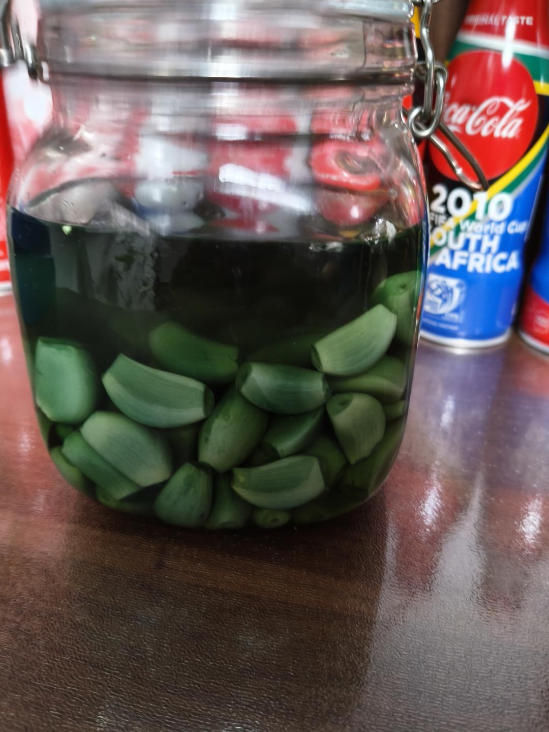 一瓶绿油油的腊八蒜美貌出炉