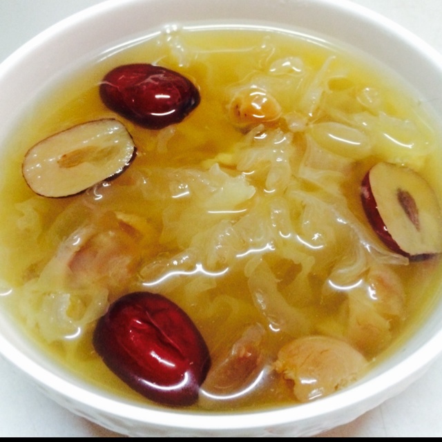 红枣莲子银耳汤