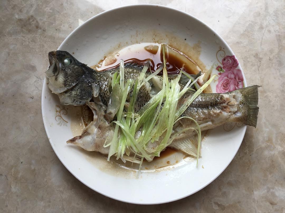 蒸鲈鱼