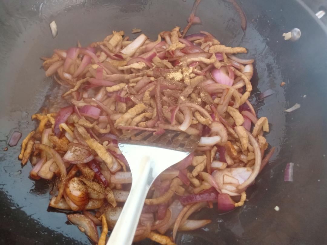 洋葱炒肉丝