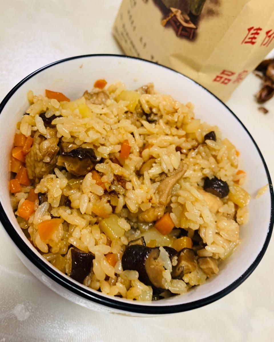 【香菇鸡肉焖饭】