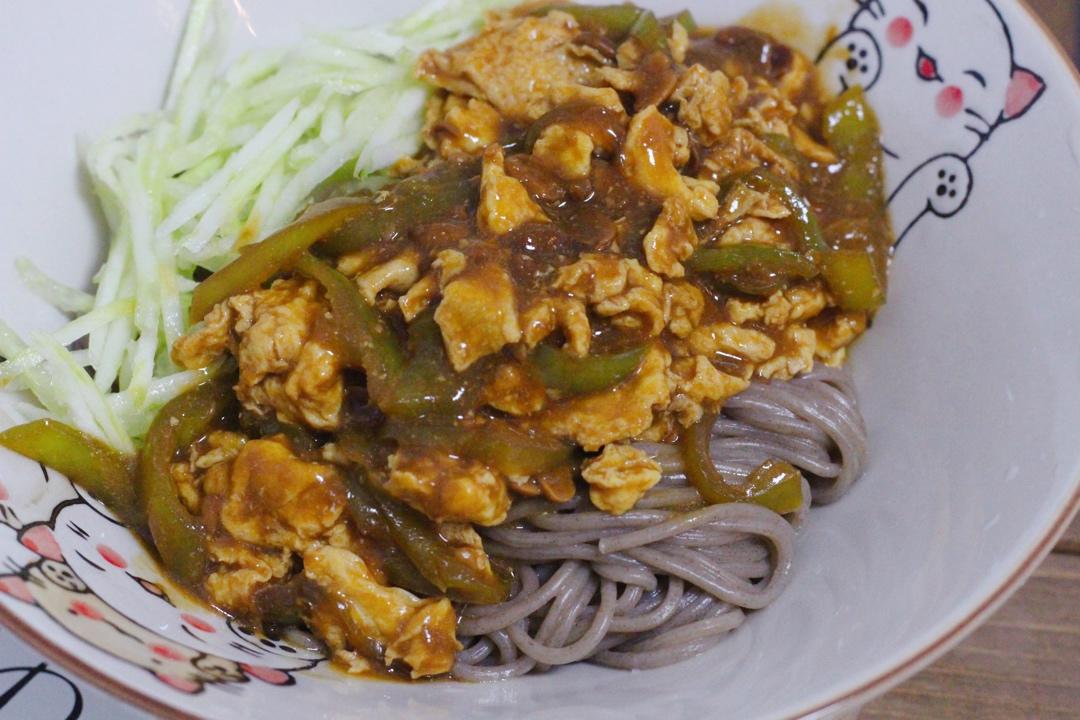一个人的一餐一饭。