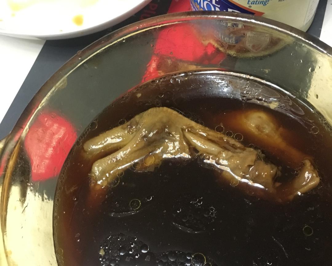 卤鸭掌