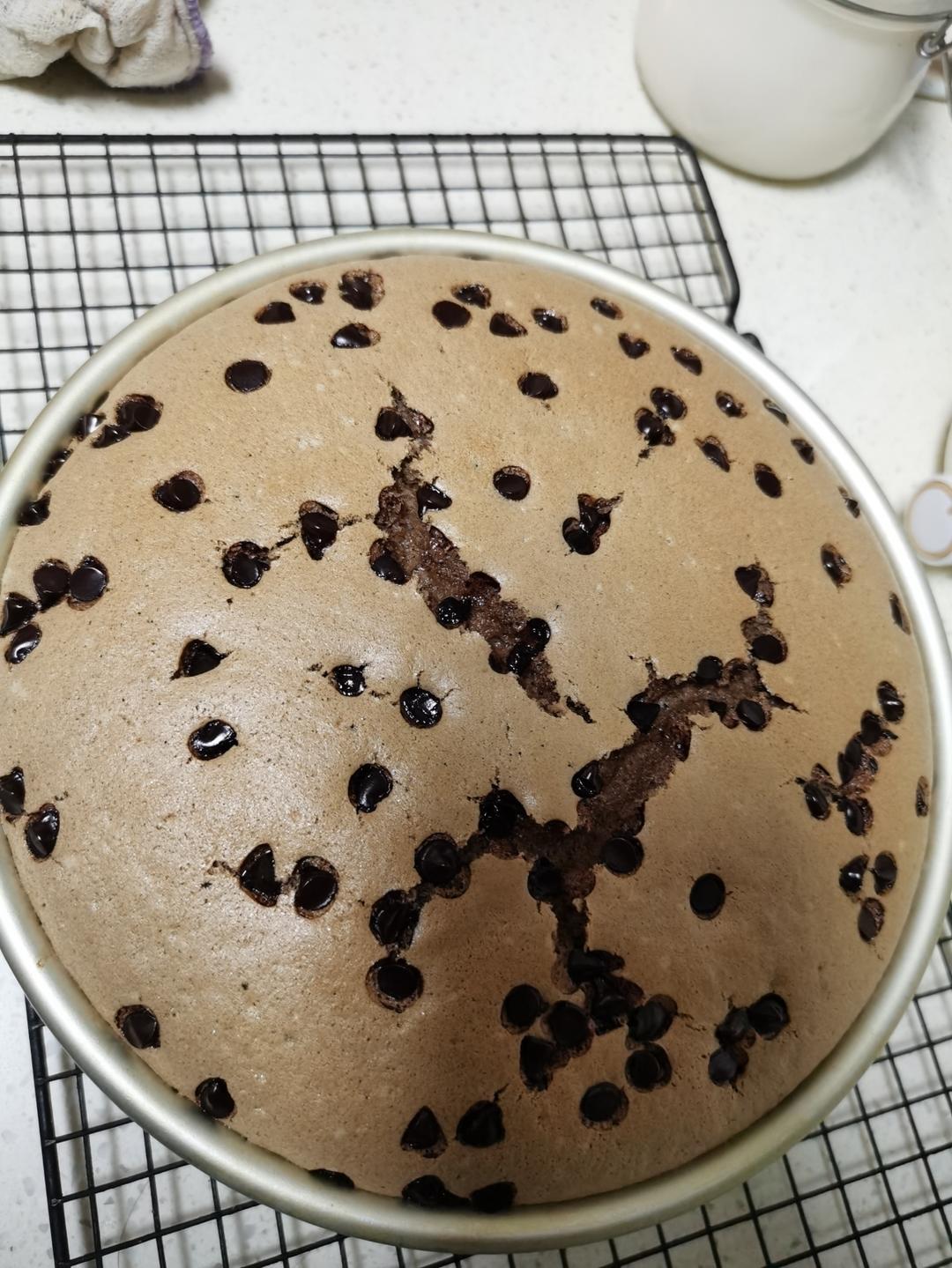 柔软细腻，浓郁香气的巧克力古早味蛋糕