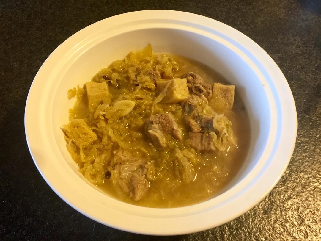 冻豆腐排骨炖酸菜