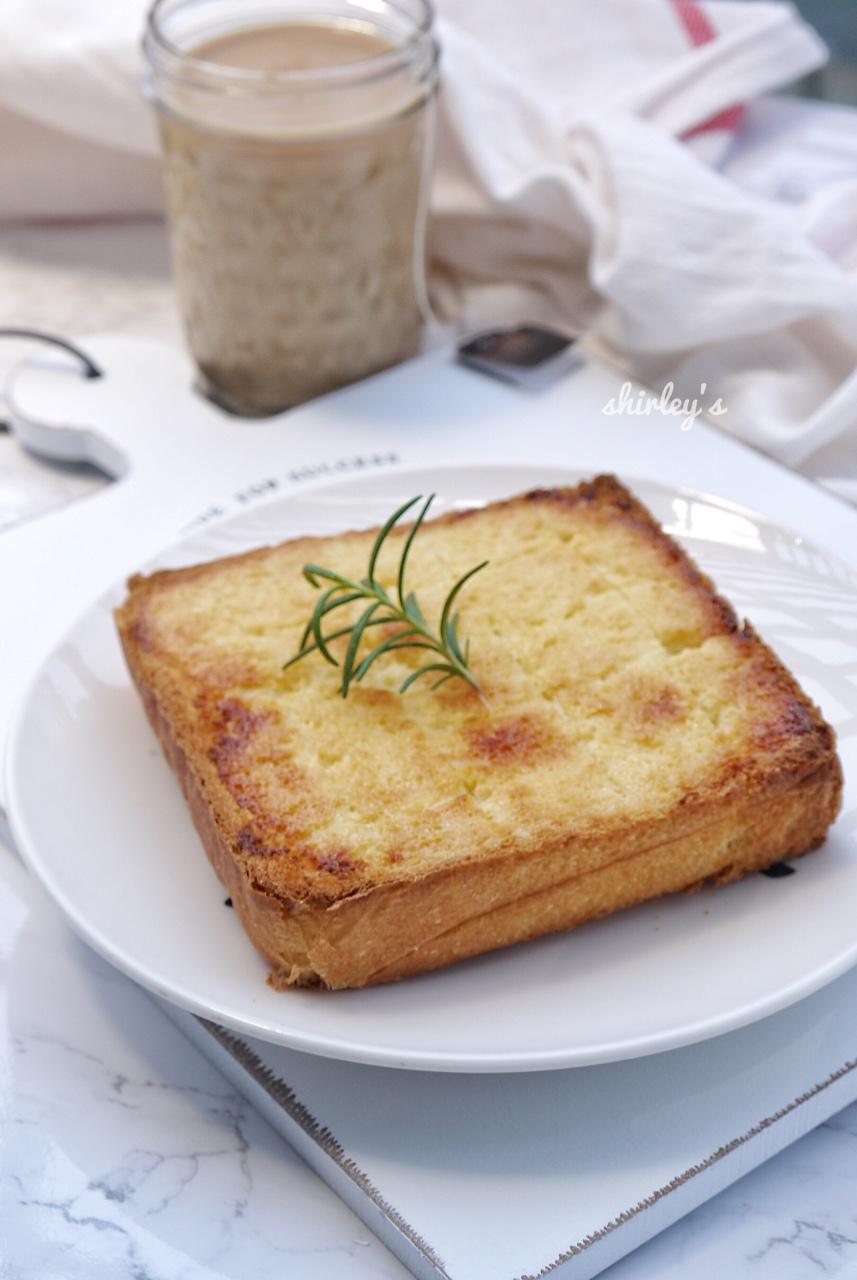 shirley最近有点宅做的炼乳烤吐司