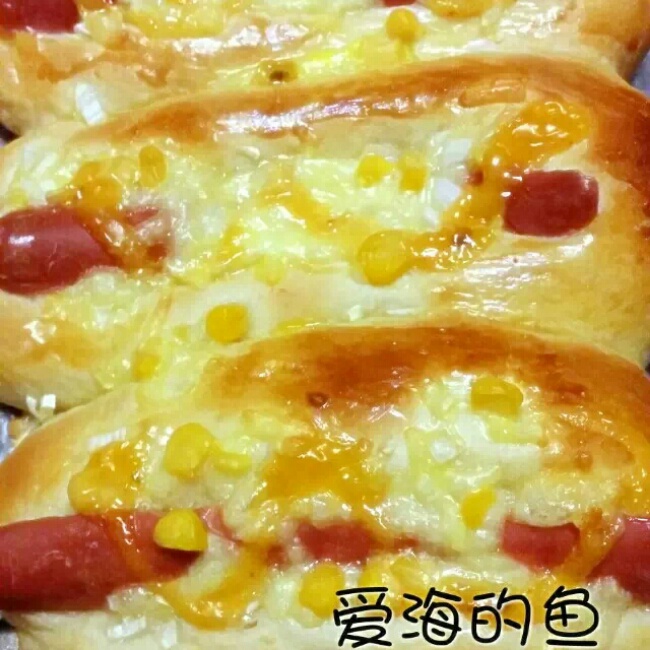 香肠面包-超多人的最爱，做面包的第一选择哦（超详细的揉面,面包整形过程）
