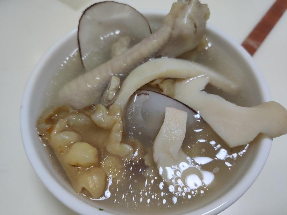 花胶花菇响螺煲鸡汤