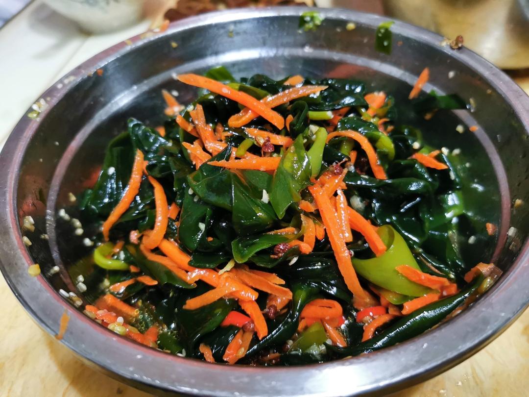 美味简单的凉拌嫩海带苗