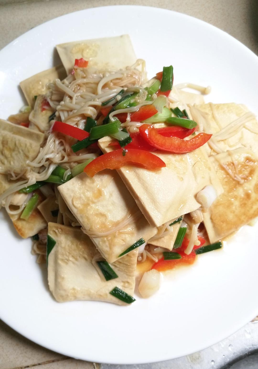 金针菇焖豆腐
