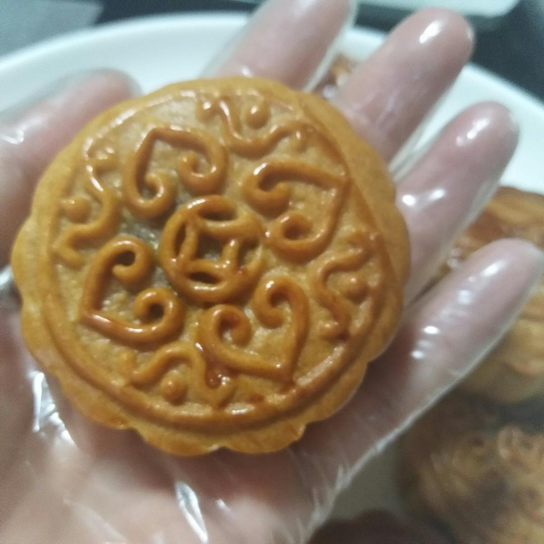 广式月饼—蛋黄莲蓉月饼