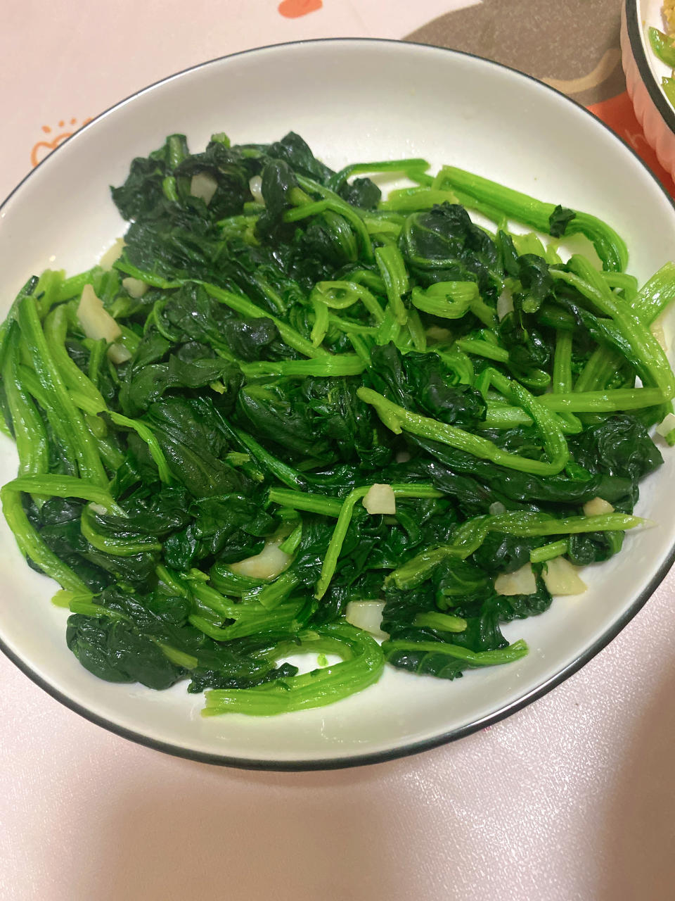不涩口又嫩的清炒菠菜