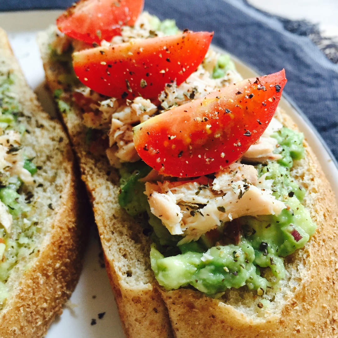 奶酪黄桃&吞拿牛油果Tartine