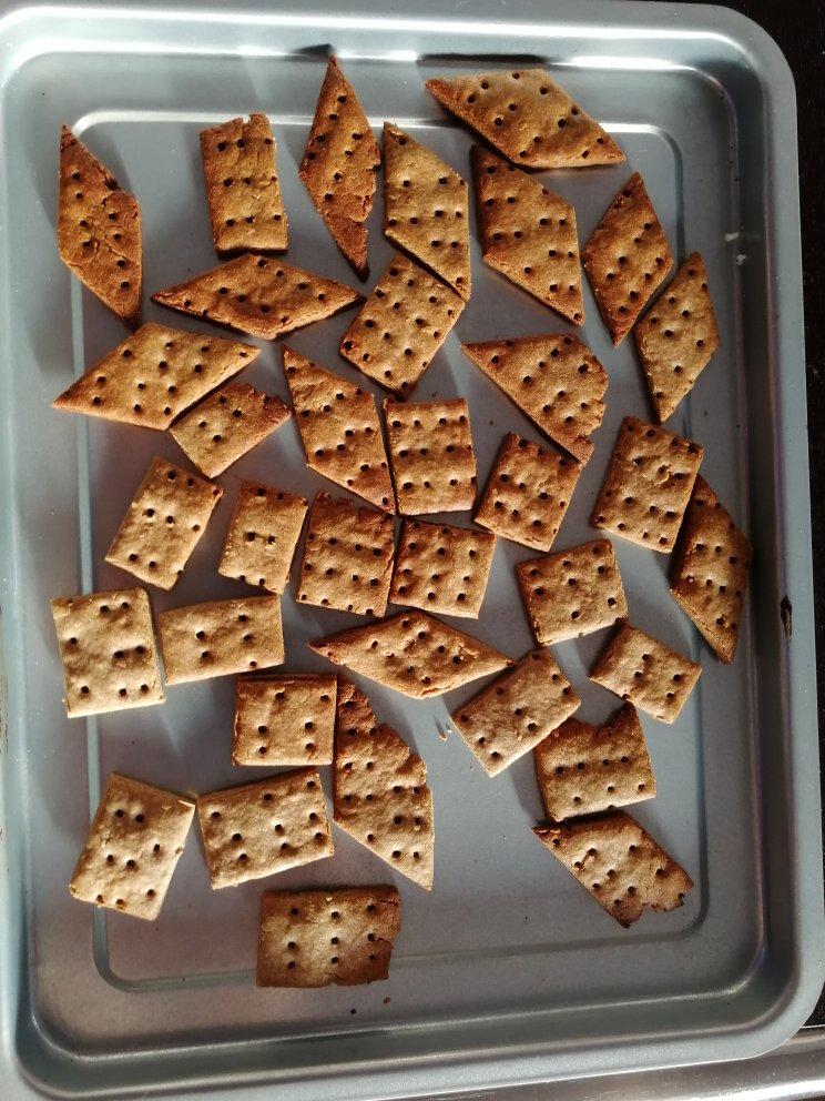 嘎嘣脆小饼干（无臭粉无泡打粉），不用晾凉就是脆的，儿时的味道