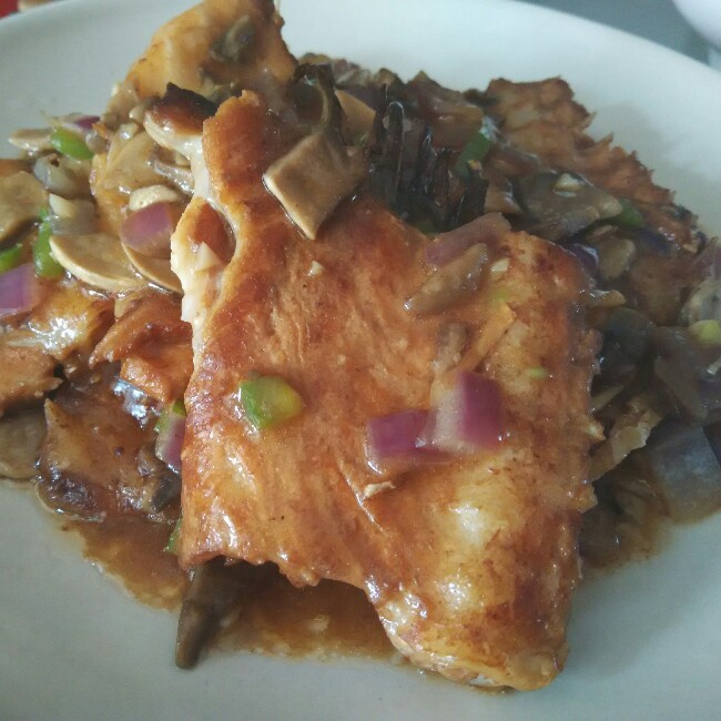煎焗三文鱼骨