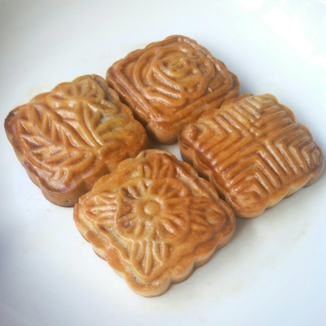 广式月饼—蛋黄莲蓉月饼