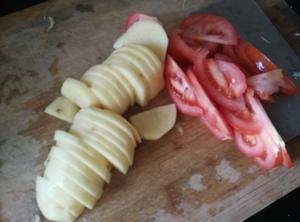 西红柿土豆的做法 步骤1