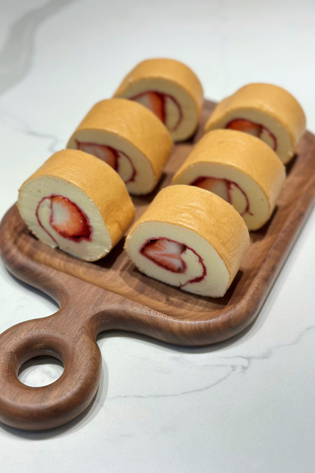 蛋糕卷这样做‼️不掉皮不开裂（小视频食谱）