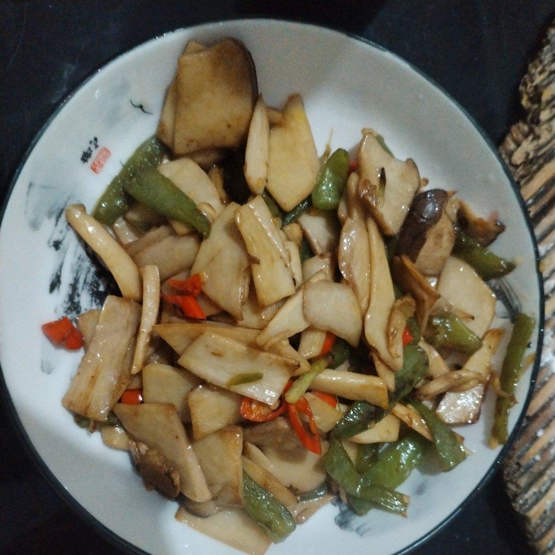 青椒素炒杏鲍菇
