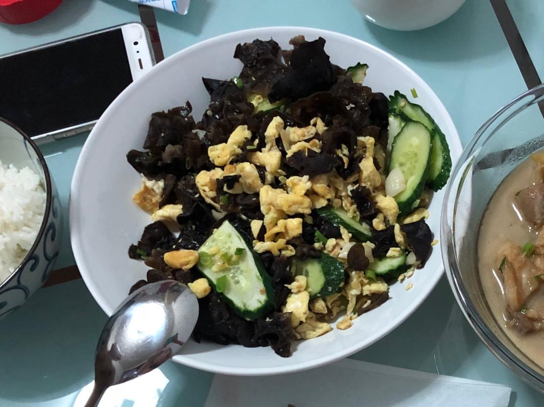 黄瓜木耳炒鸡蛋