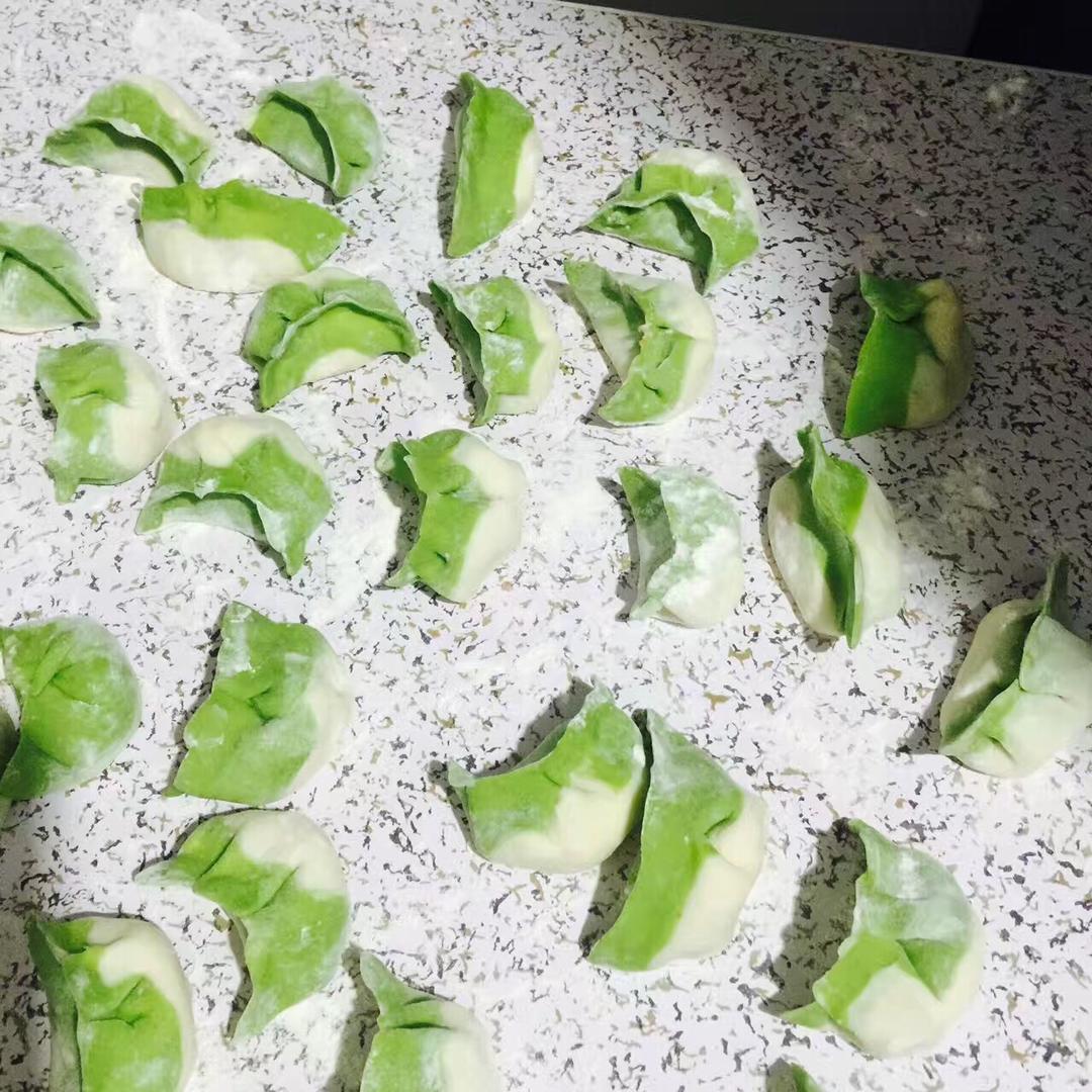 翡翠白玉白菜饺子详细版（附翡翠白玉白菜饺子包法，翡翠白玉饺子皮两种制法，面包机和面，翡翠白玉烧卖，各种馅料搭配）