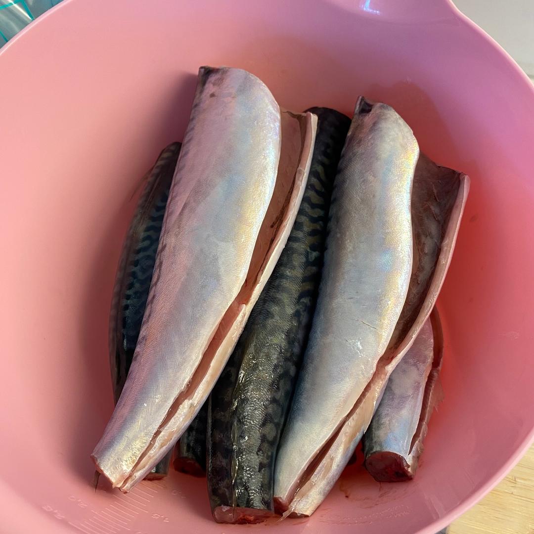 空气炸锅大西洋鲭鱼（mackerel)的做法 步骤1