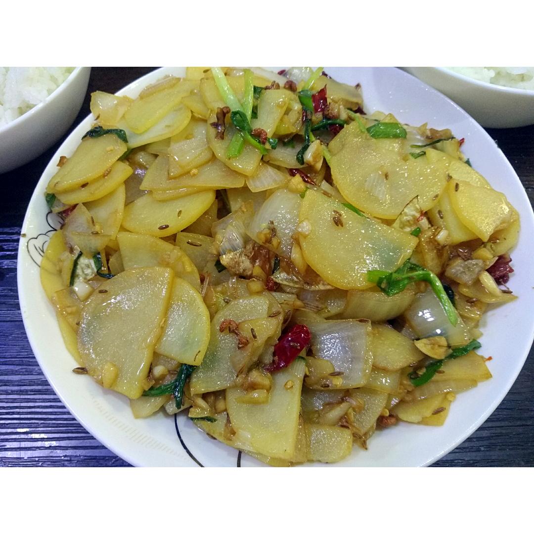 边吃边流泪的「孜然土豆片」
