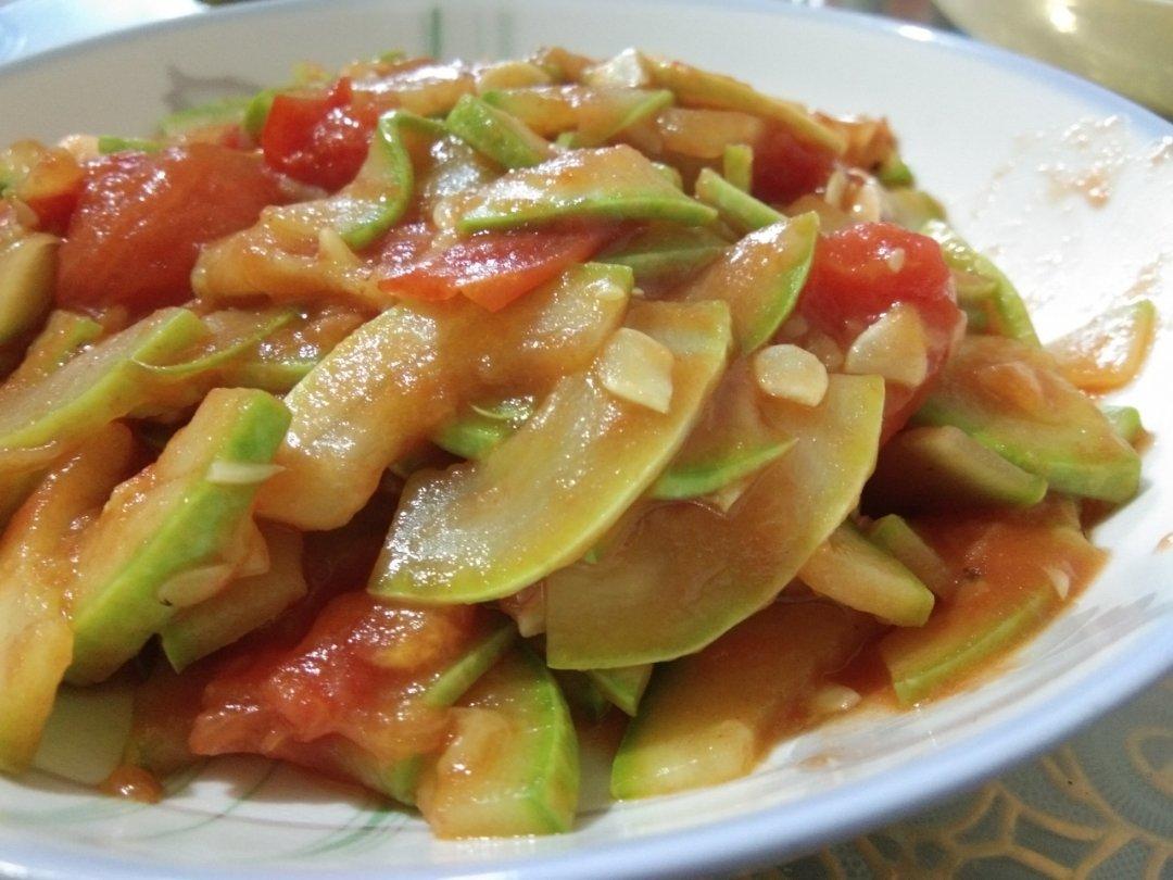 西红柿腊肠炒番瓜