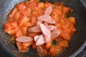 汤汁浓郁的番茄火腿烩饭！一碗不够吃的做法 步骤3