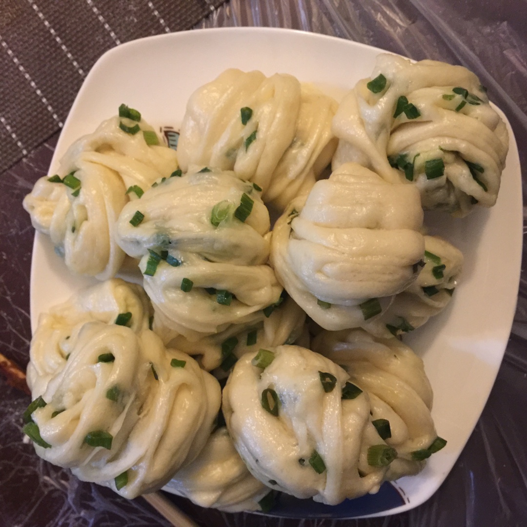 断桥残雪红梅做的花式葱卷