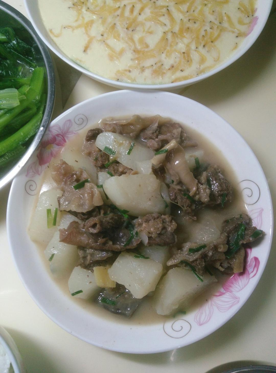 牛肉炖萝卜