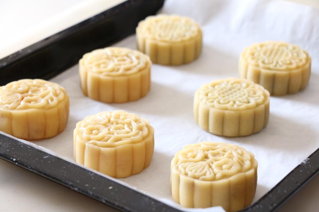 广式月饼－－蛋黄豆沙月饼