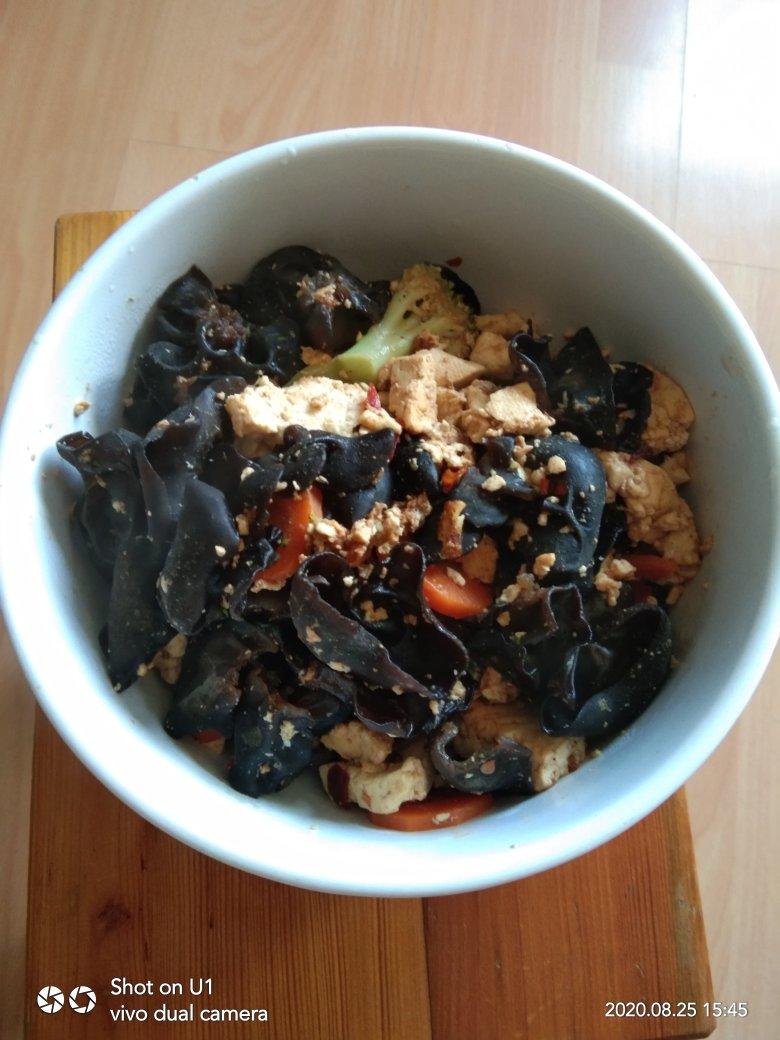 超下饭的一人食木耳豆腐