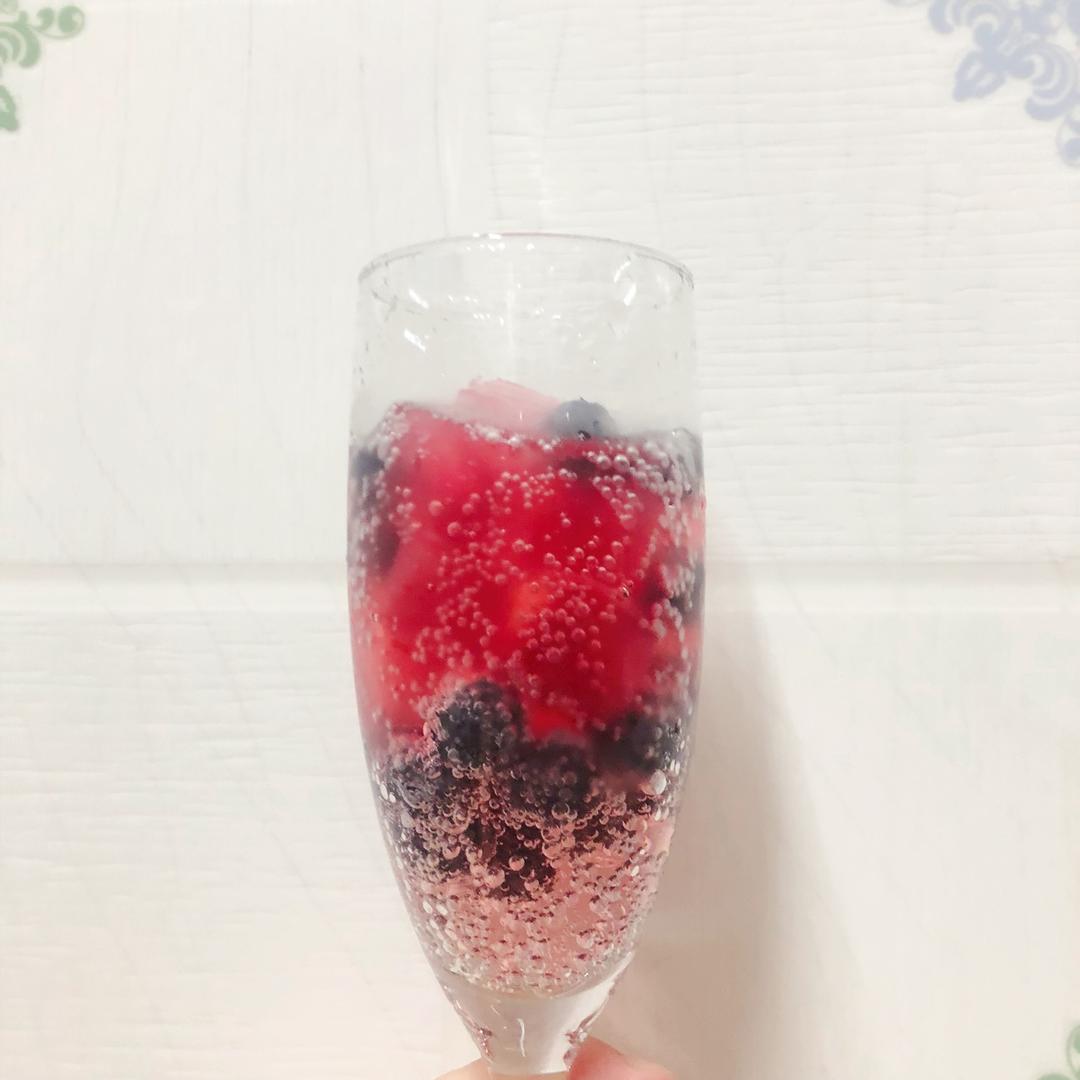 母亲节献礼——沁凉蔓越莓气泡水