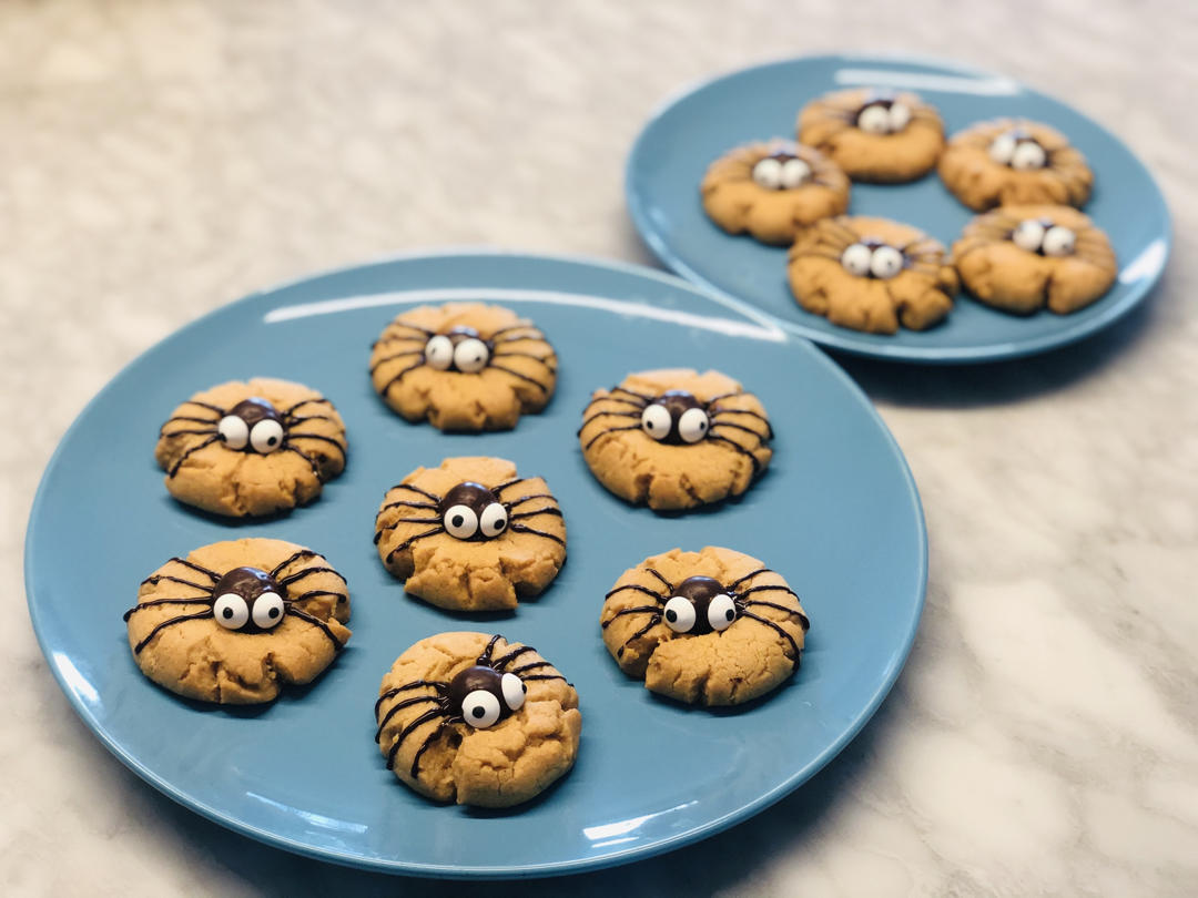 万圣节蜘蛛花生酱曲奇