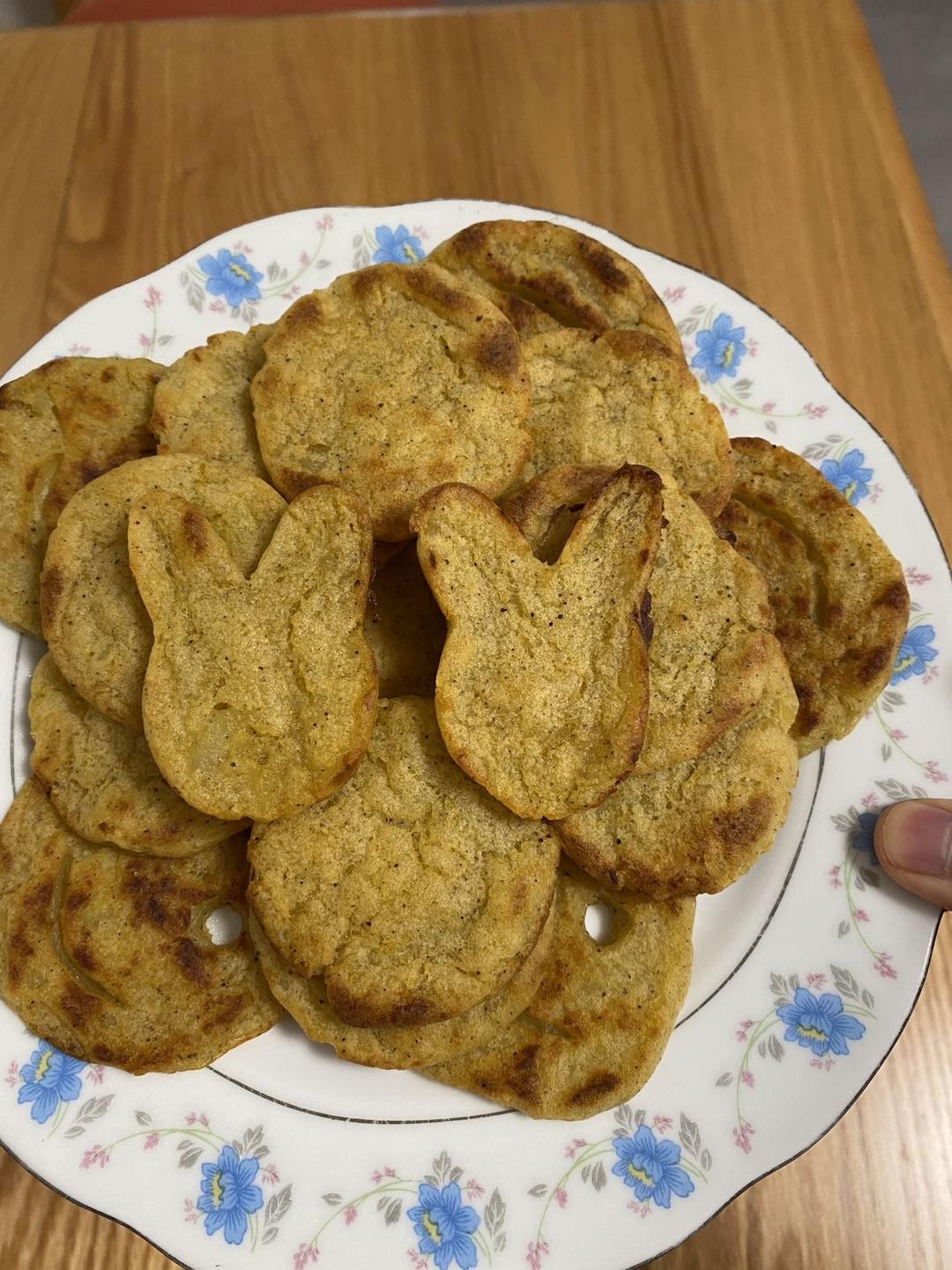 黑椒脆薯饼，一个土豆做一大盘的小零食，哄娃神器，强过薯片百倍