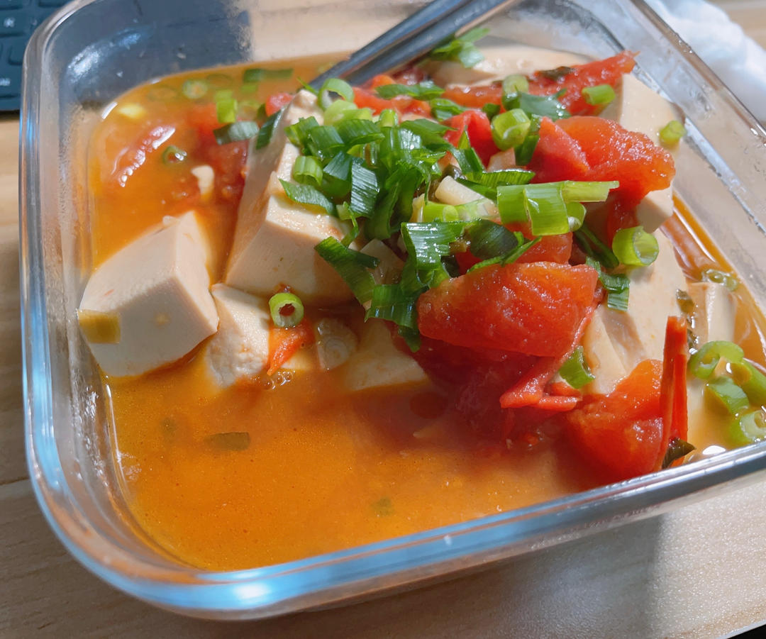 孩子点名要吃番茄豆腐，豆腐嫩滑，汤汁拌饭好好吃