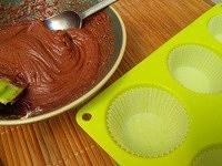 香蕉核桃糖霜的巧克力cupcake的做法 步骤6