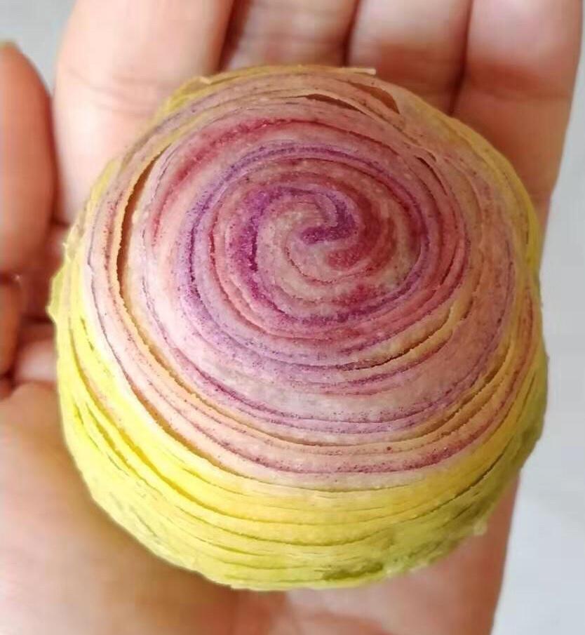 旋彩蛋黄酥