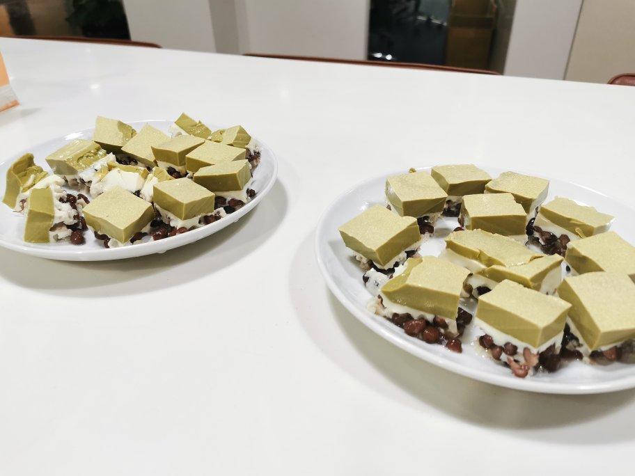 夏日必备甜品双色抹茶蜜豆奶冻