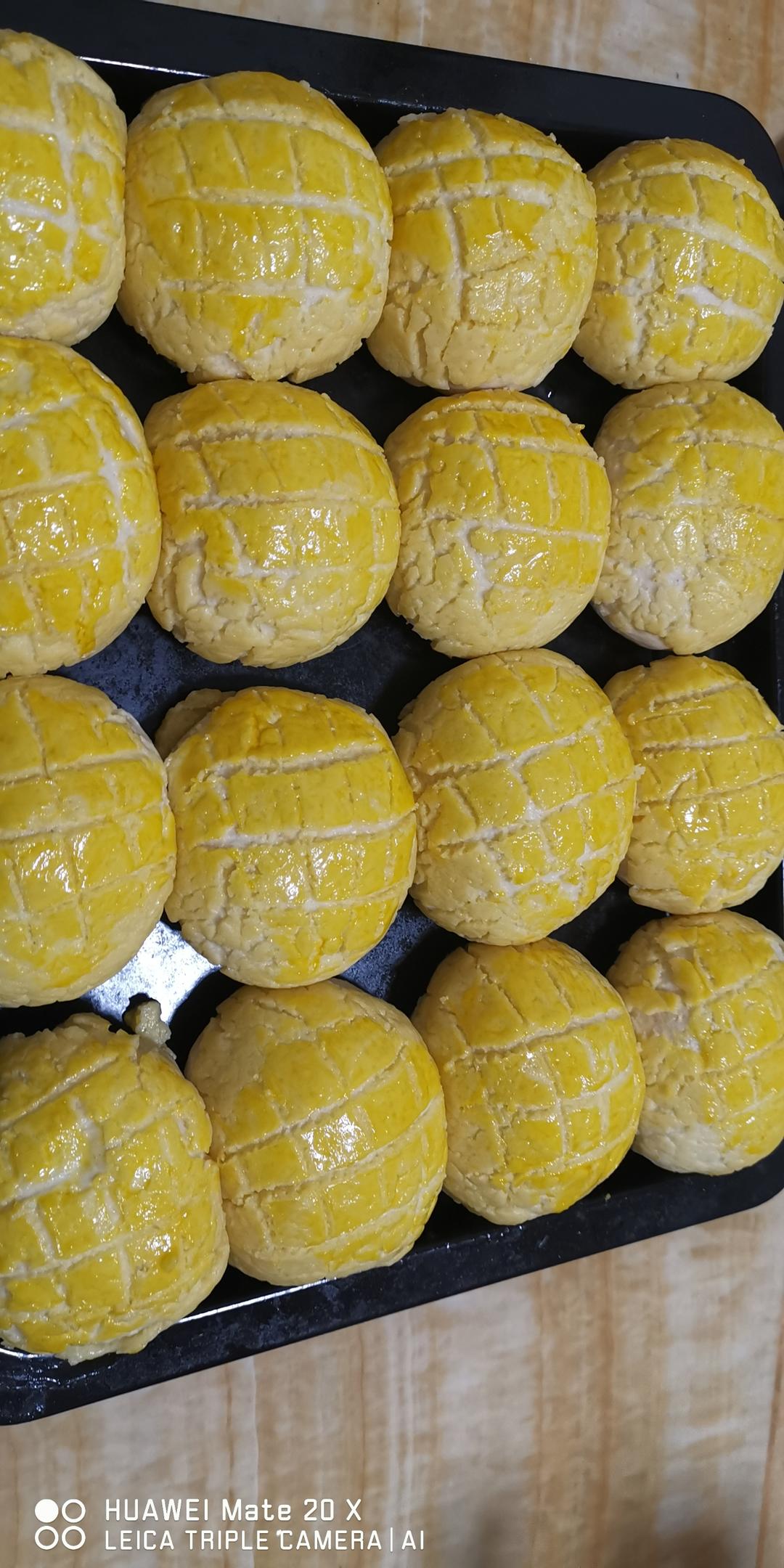 好吃到炸裂的港式菠萝包（附带制作酥皮的小视频）