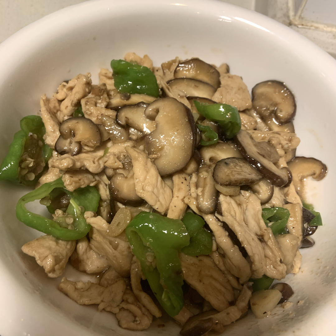 低卡好吃不胖的鸡胸肉炒香菇❗️