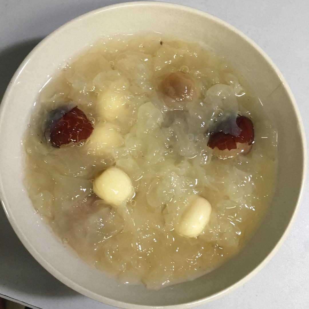 红枣银耳莲子羹