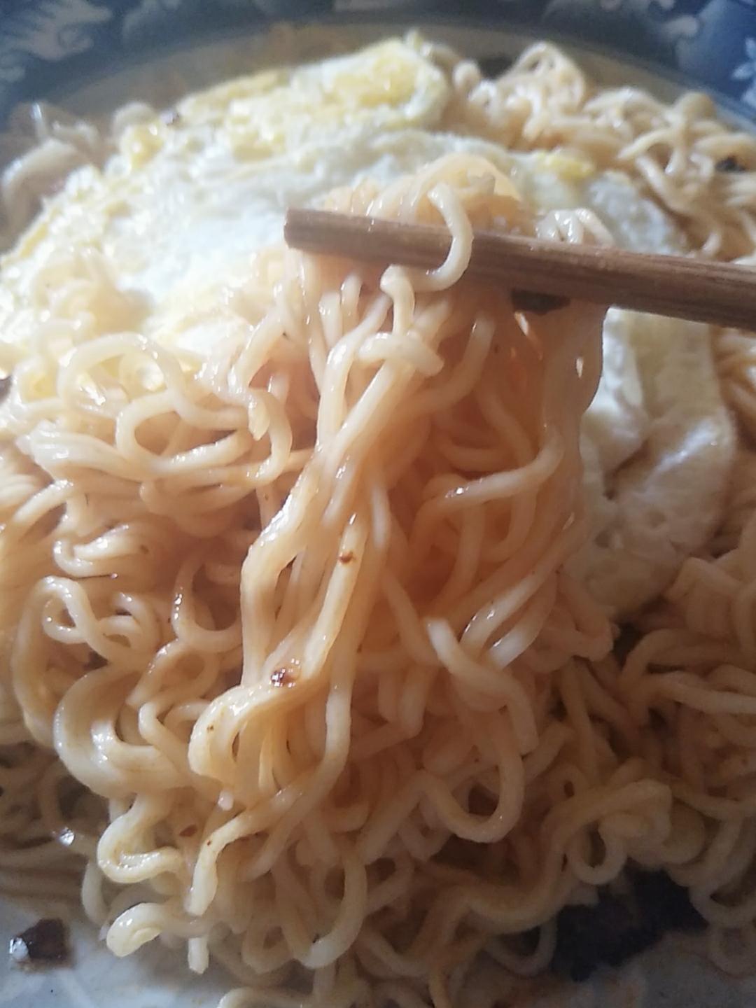 老干妈拌面的做法