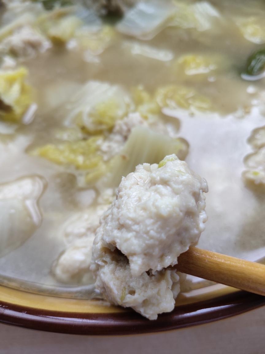 鸡肉圆子白菜汤