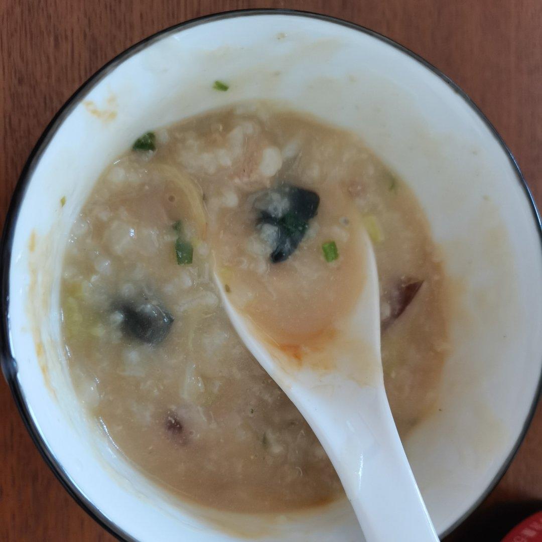 妈妈👩教我做的皮蛋瘦肉粥🥣简单快捷美味😋