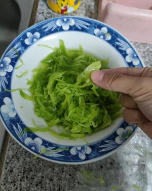 凉拌莴苣的做法 步骤4