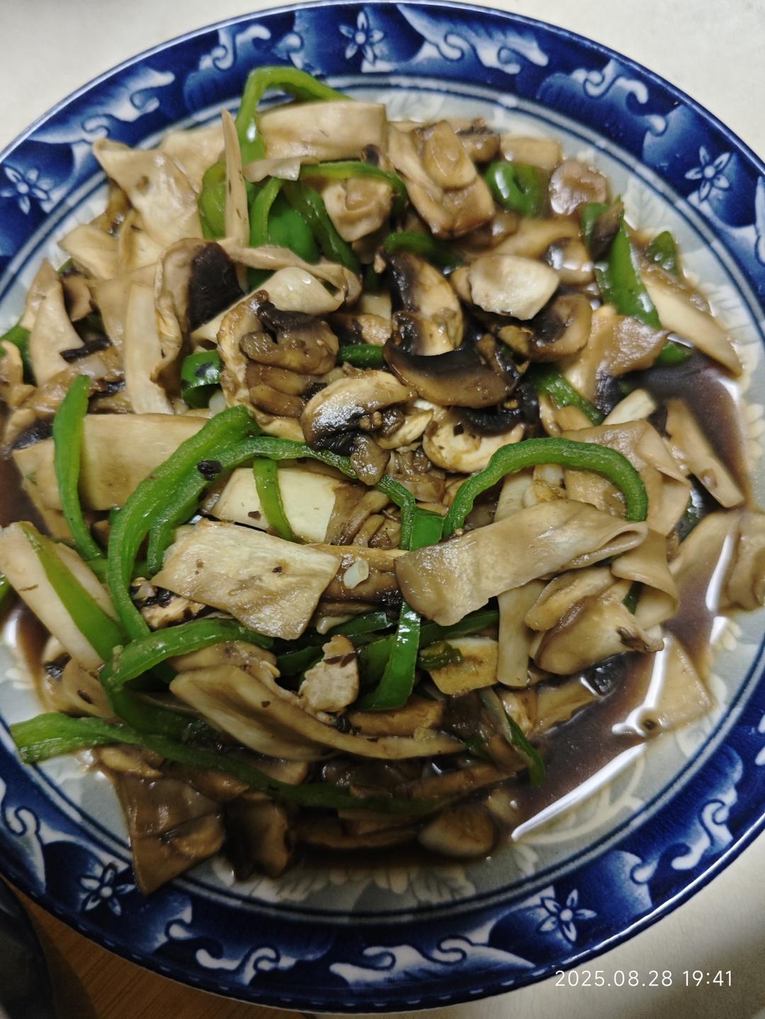 青椒素炒杏鲍菇