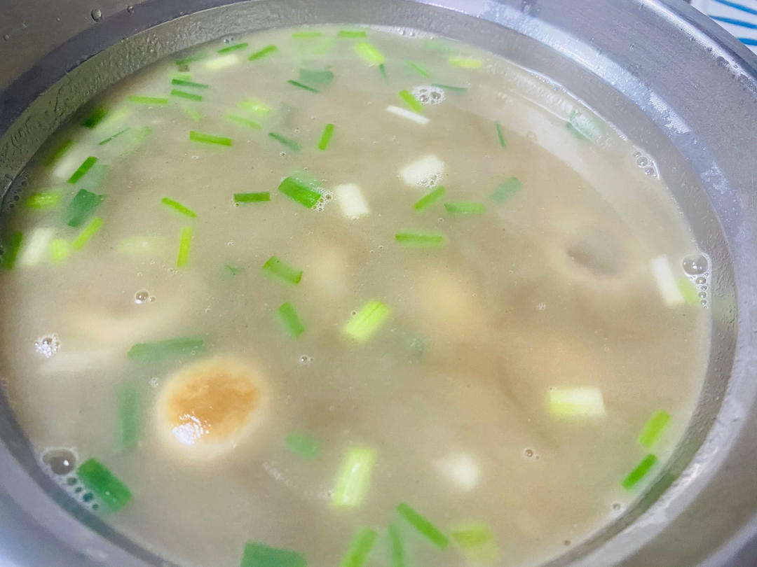 鲜掉眉毛口蘑汤