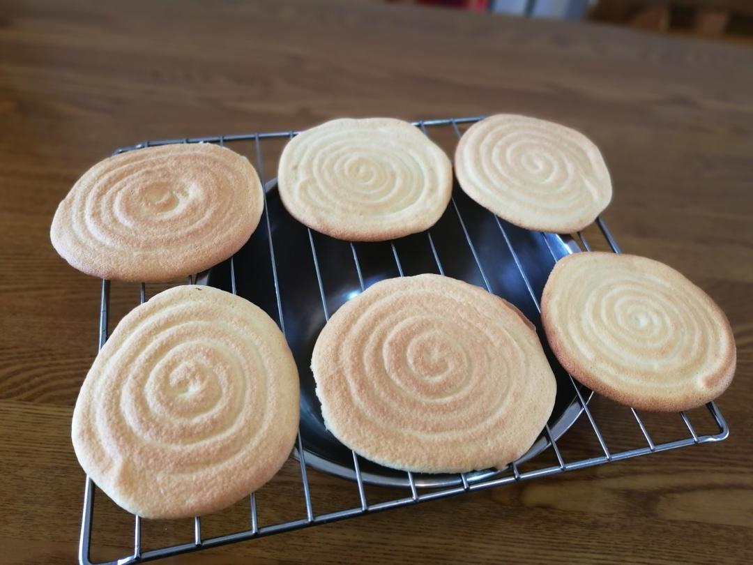 韩国最热门的甜品店Le Bread Lab的草莓蛋糕卷